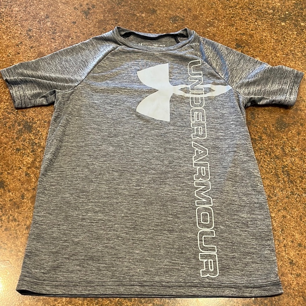 Under Armour top youth size medium